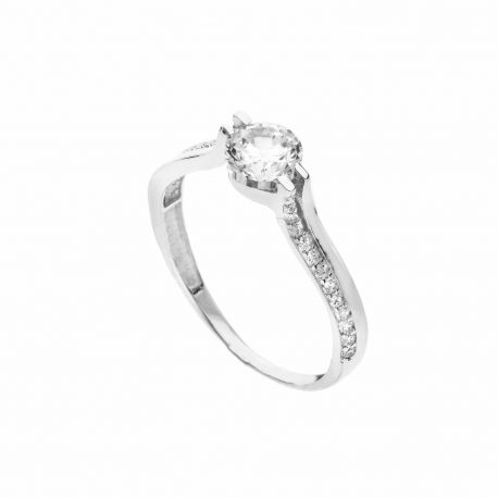 Solitärring i 18K vitguld med zirkoner på skaftet